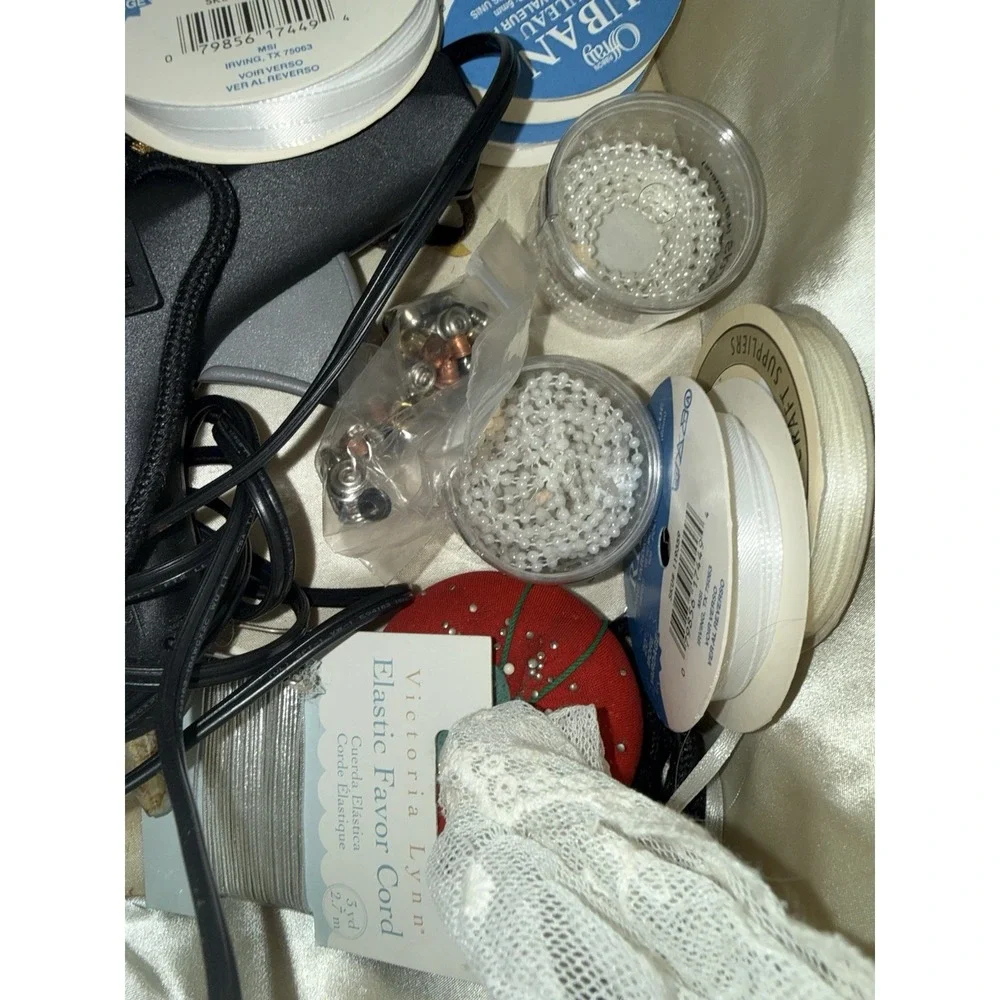 Woven Sewing Basket Thread Lot Bobbins Scissors Craft Storage Box Lid Floral